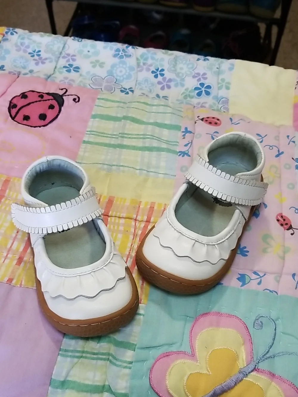 Livie & Luca White Leather Mary Jane Shoes with Ruffled Strap Size 4 Ruche